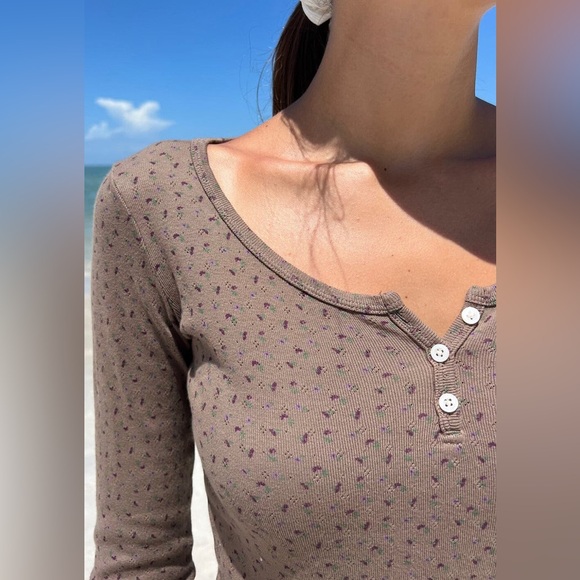 Brandy melville Zelly floral top - Picture 4 of 5
